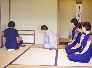 茶道部の片岡 絢子さん