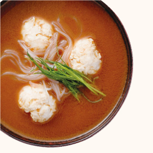 鶏団子と春雨の味噌汁