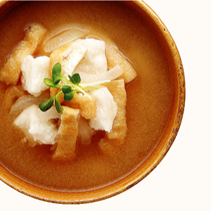 たたき山芋と油揚げの味噌汁