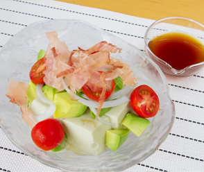 アボカドと豆腐のサラダ