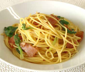 ベーコンとほうれん草のパスタ