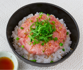 マグロのたたき丼