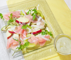 りんごとアボカドのサラダ バジル風味
