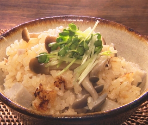 里芋ときのこの炊きこみご飯