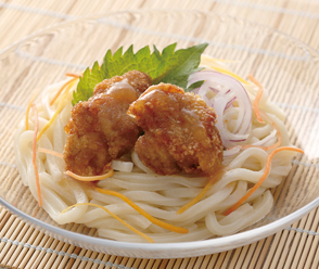 鶏からサラダうどん