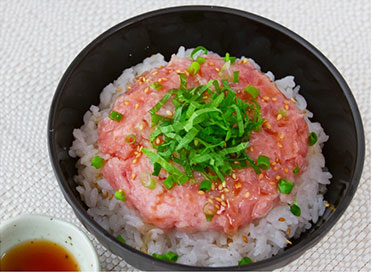 マグロのたたき丼